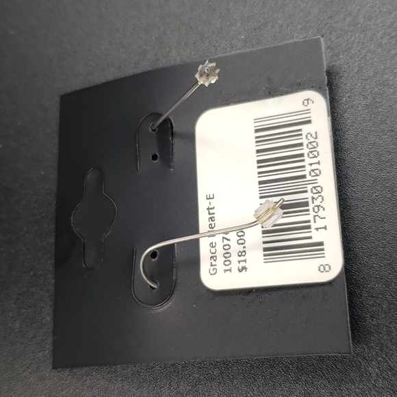 #Grace Heart Earrings - Picture 3 of 3